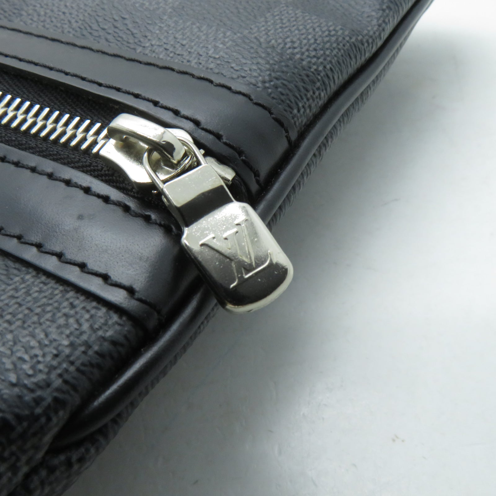 LOUIS VUITTON Damier Graphite Damier Graphite Tomas銀扣肩背袋黑色
