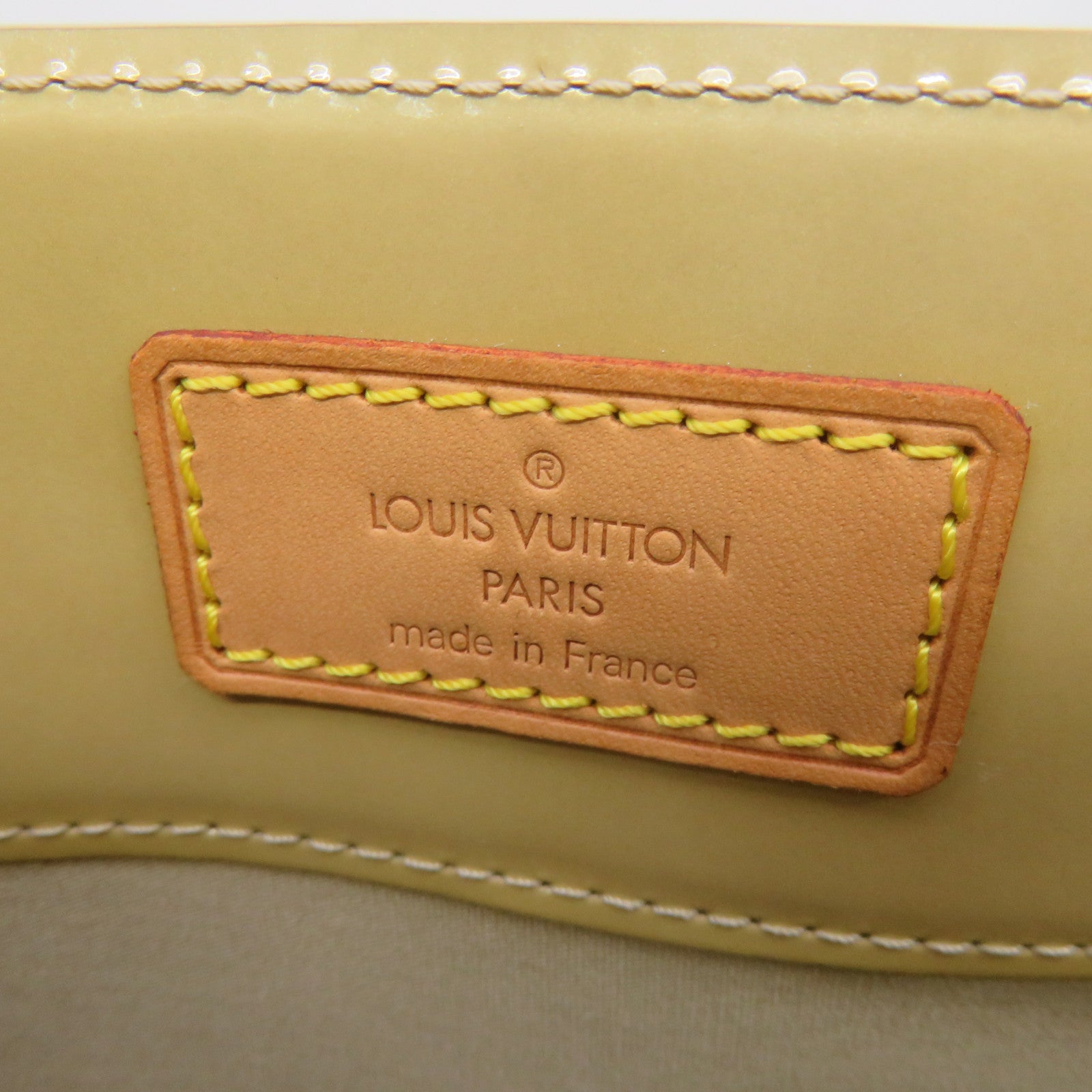 LOUIS VUITTON Vernis Lead MM金扣肩背袋淡黄色