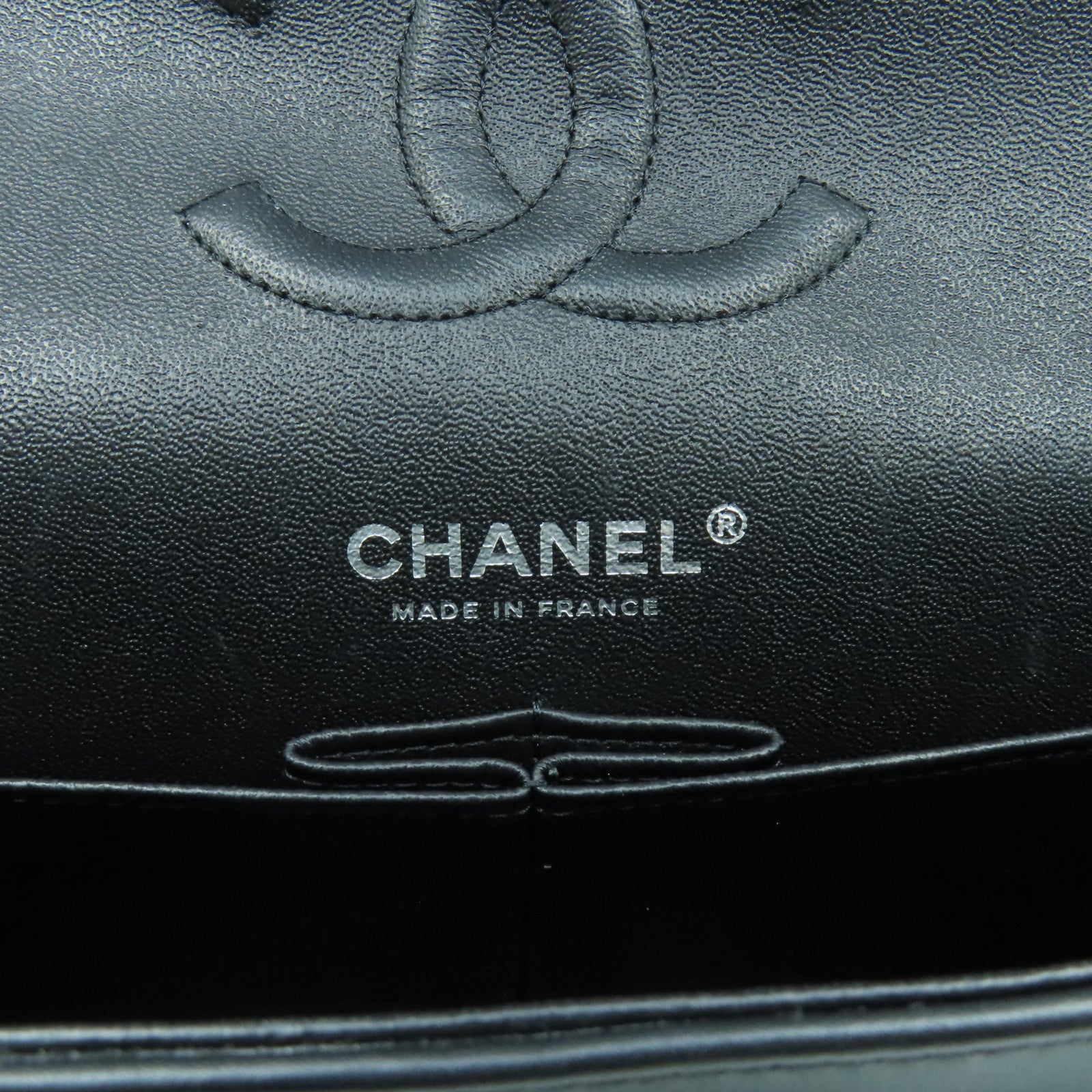 CHANEL 菱格漆皮皮革Classic 25cm銀扣鏈帶肩背袋黑色