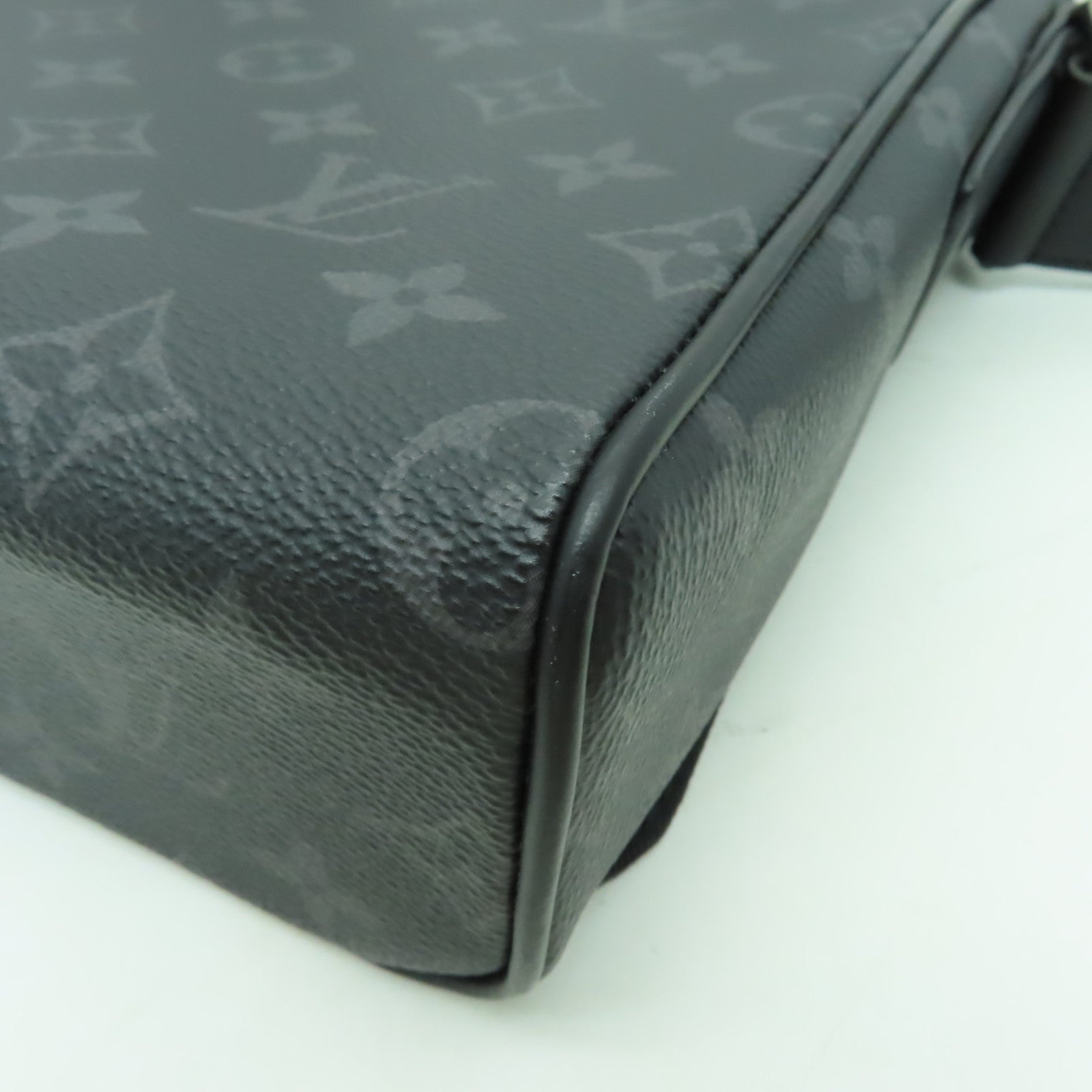 LOUIS VUITTON Monogram Eclipse District PM銀扣肩背袋黑色/灰色
