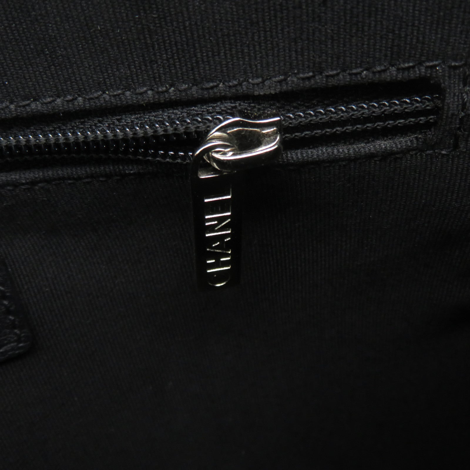 CHANEL 斜紋羊皮皮革Waist Bag銀扣腰包黑色