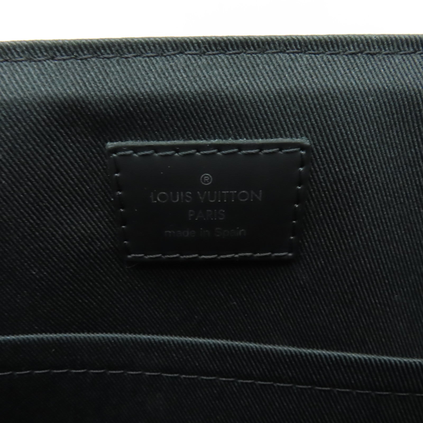 LOUIS VUITTON Monogram Eclipse District PM銀扣肩背袋黑色/灰色