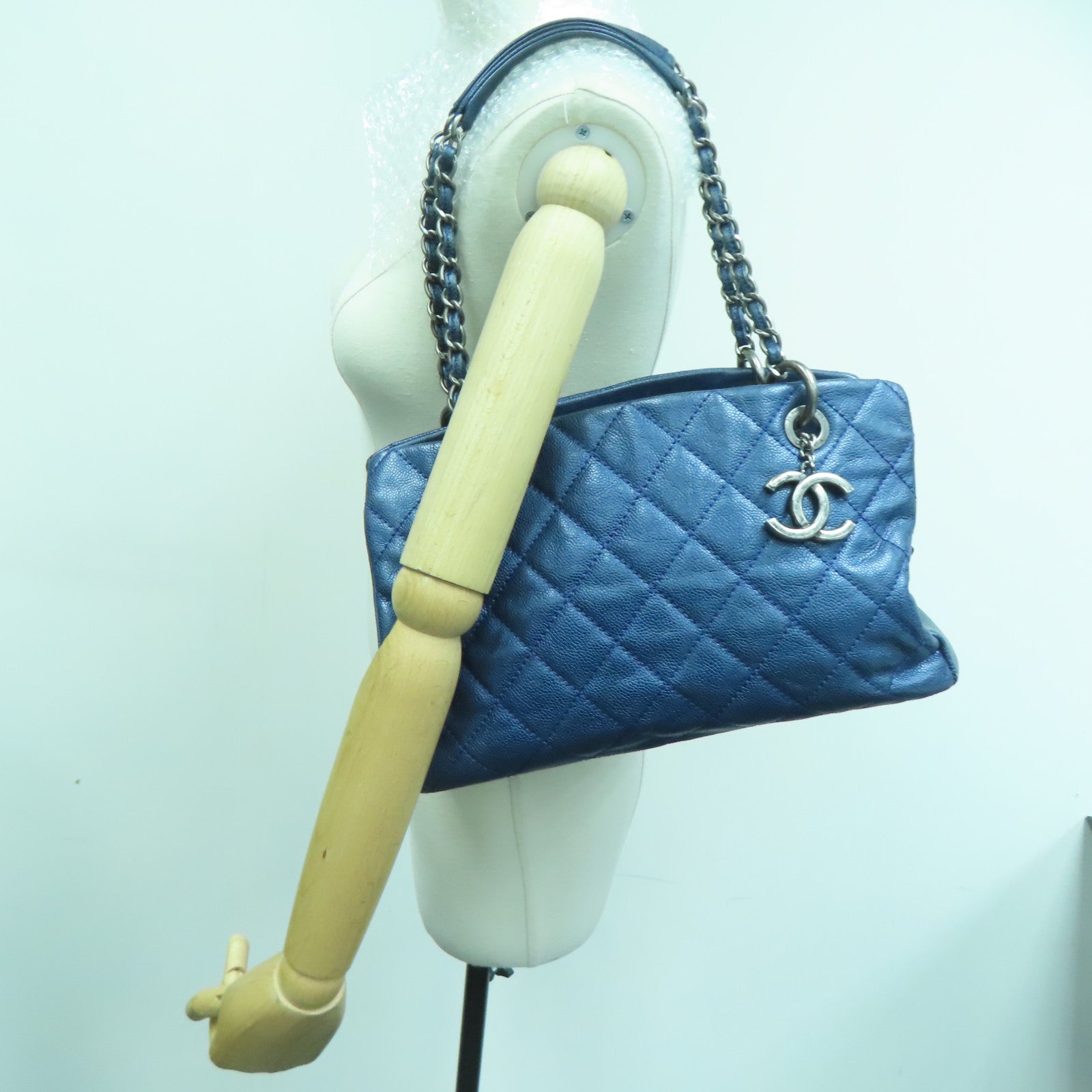 CHANEL Rhombus Caviar Leather Shoulder Bag Silver Buckle Shoulder Bag Blue