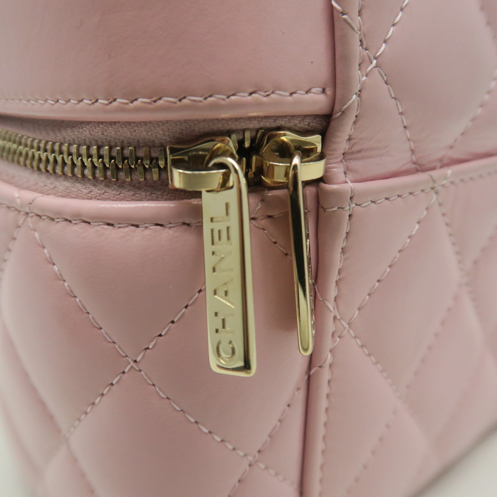 CHANEL 菱格牛皮皮革Vanity Case金扣鏈帶肩背袋粉紅色