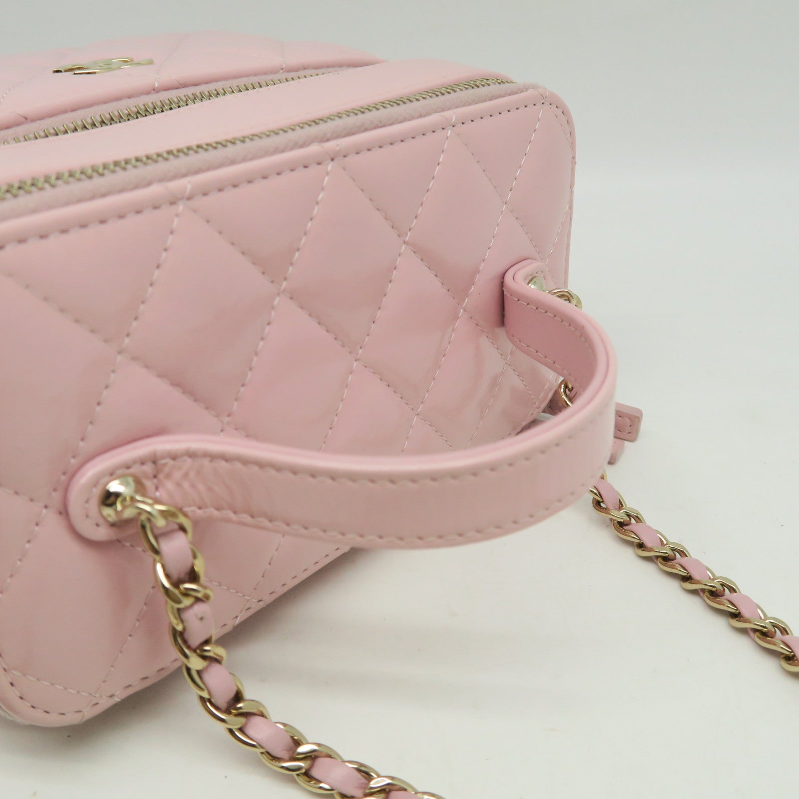 CHANEL 菱格牛皮皮革Vanity Case金扣鏈帶肩背袋粉紅色