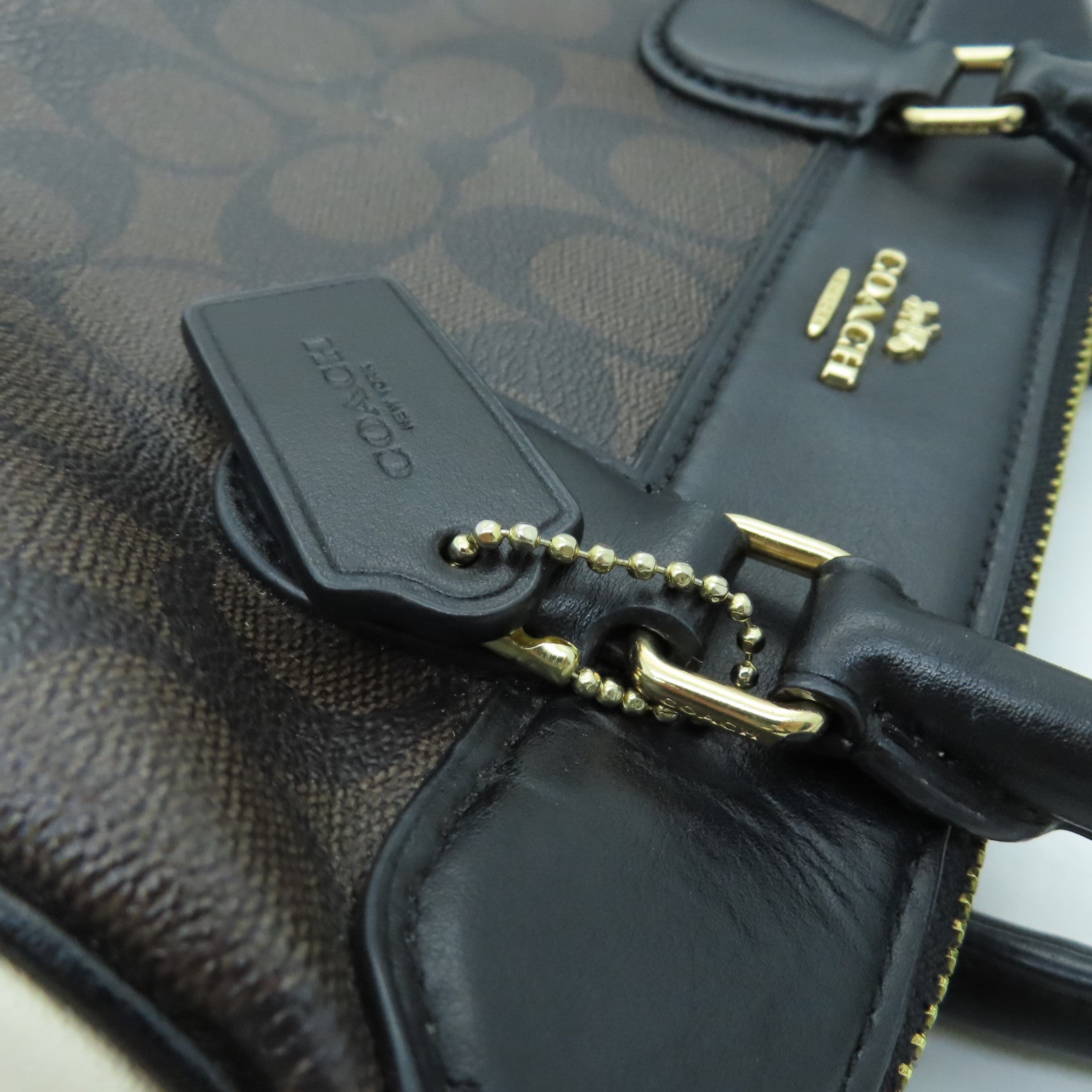 COACH PVC 2 Way Shoulder金扣手挽肩背兩用袋啡色/白色