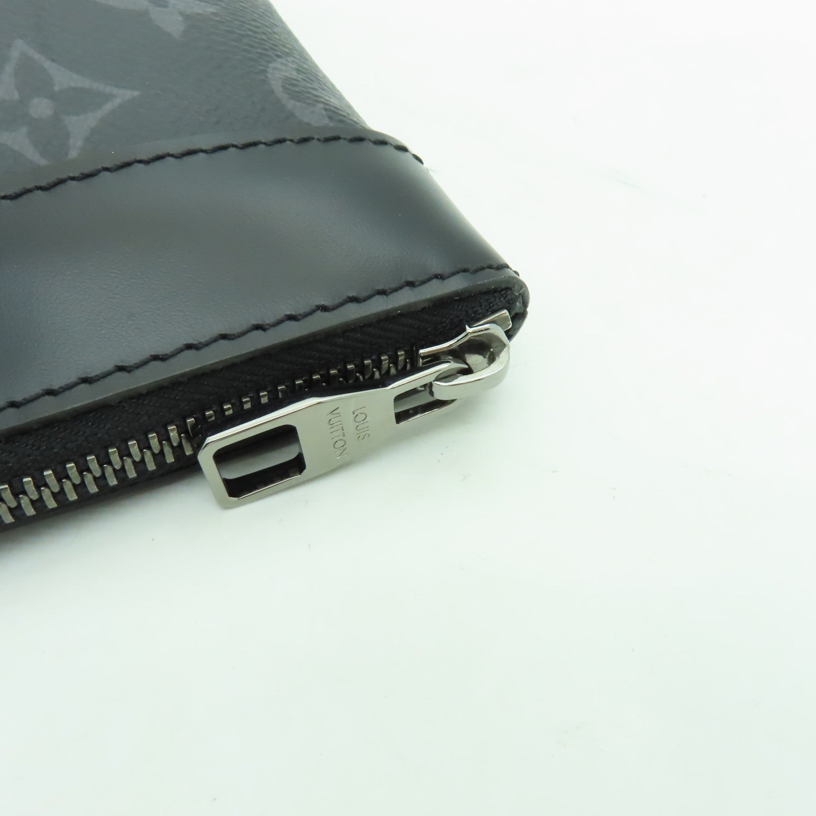 LOUIS VUITTON 【激減優惠】Monogram Eclipse Discouery Pochette銀扣手拿包黑色/灰色