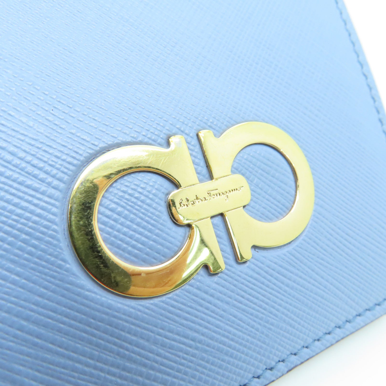 Salvatore Ferragamo 牛皮皮革Passport Case金扣護照套淺藍色