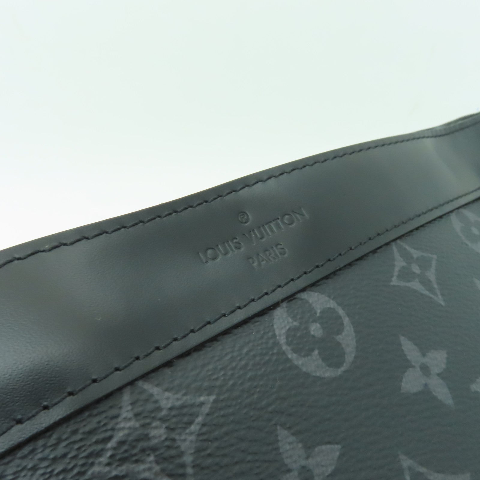 LOUIS VUITTON 【激減優惠】Monogram Eclipse Discouery Pochette銀扣手拿包黑色/灰色