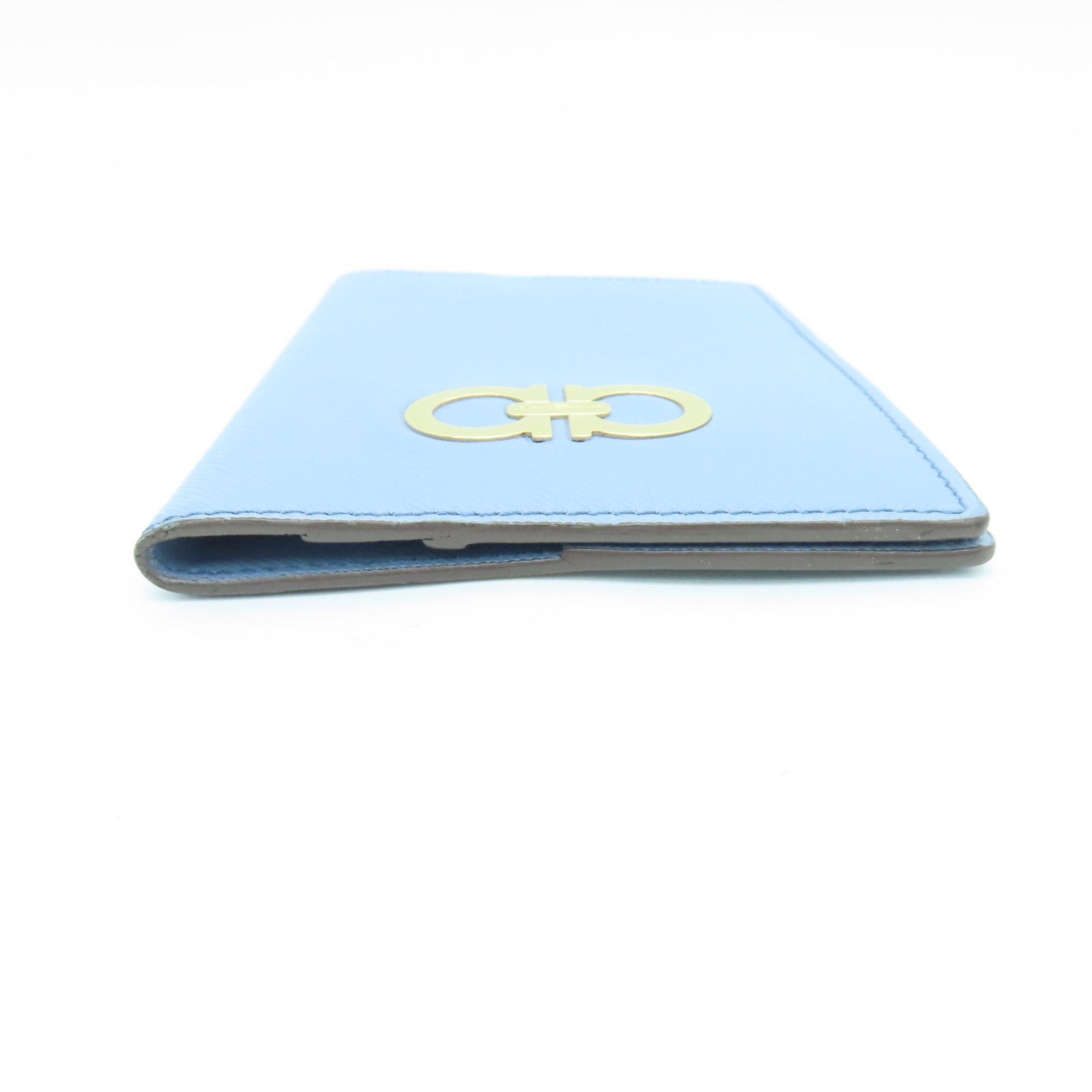 Salvatore Ferragamo 牛皮皮革Passport Case金扣護照套淺藍色