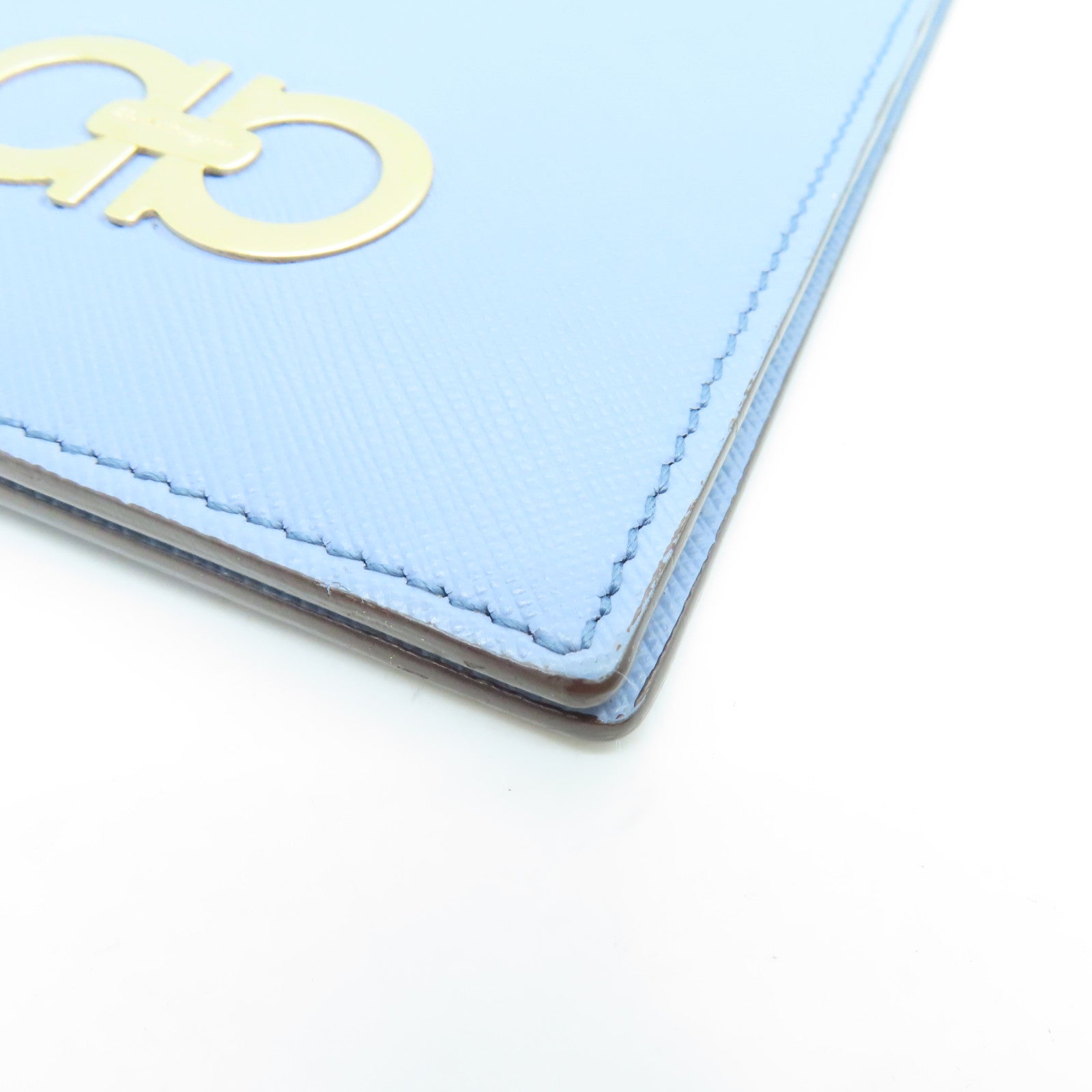 Salvatore Ferragamo 牛皮皮革Passport Case金扣護照套淺藍色