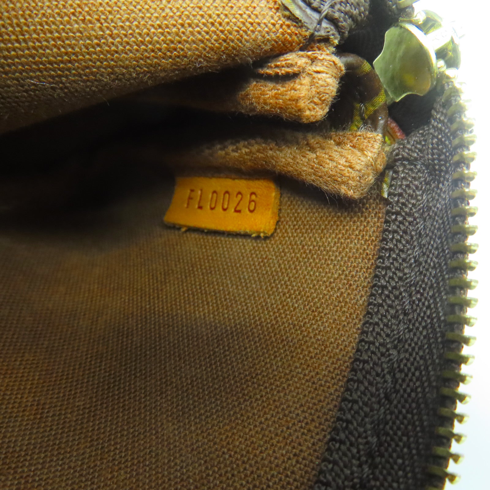 LOUIS VUITTON Monogram Mini Pochette Accessoires金扣手挽袋啡色