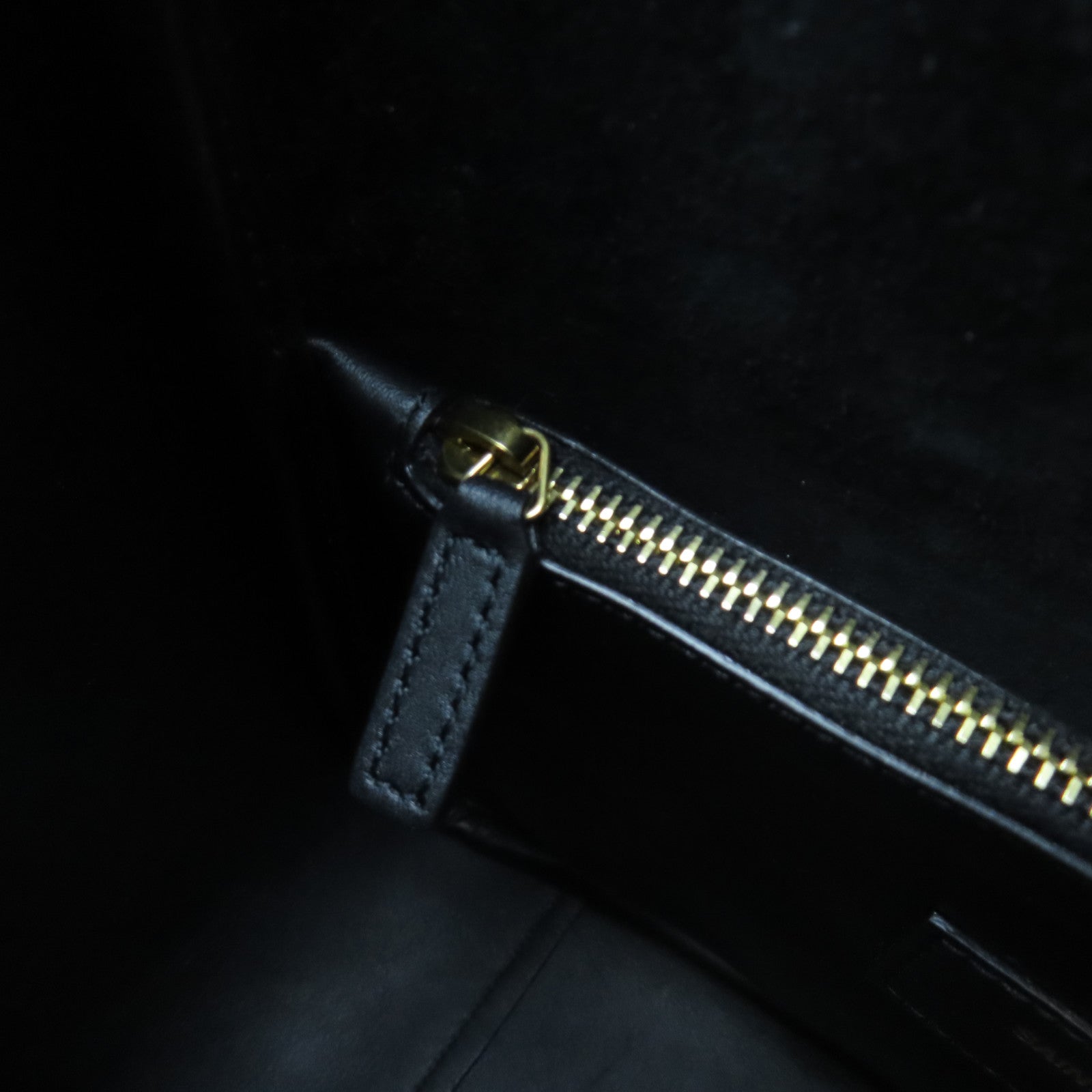 SAINT LAURENT 牛皮皮革Hobo金扣肩背袋黑色
