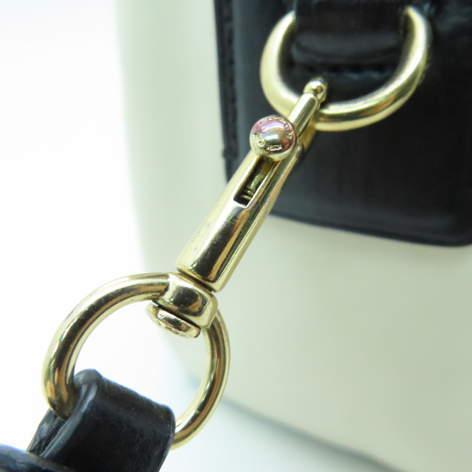 COACH PVC 2 Way Shoulder金扣手挽肩背兩用袋啡色/白色