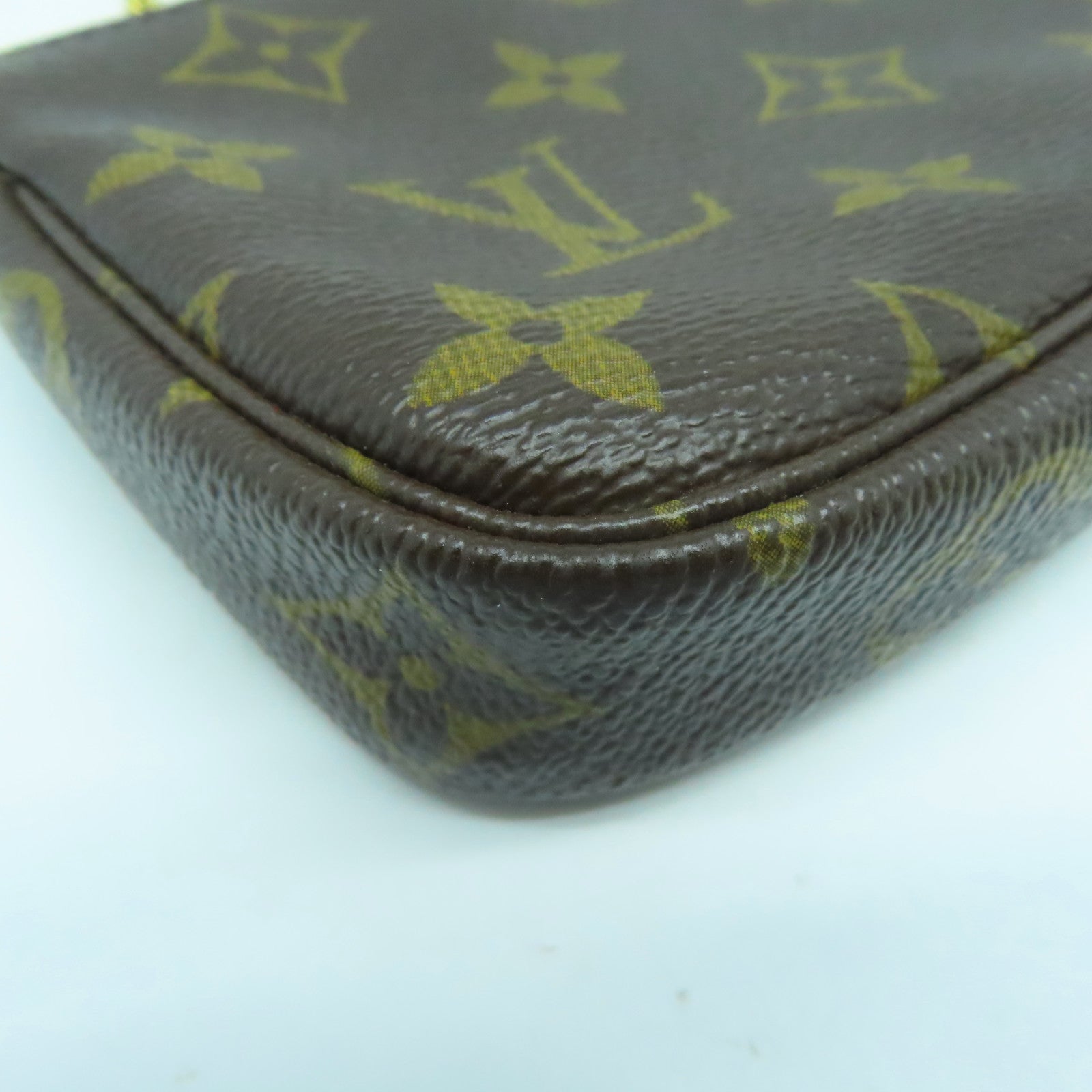LOUIS VUITTON Monogram Mini Pochette Accessoires金扣手挽袋啡色