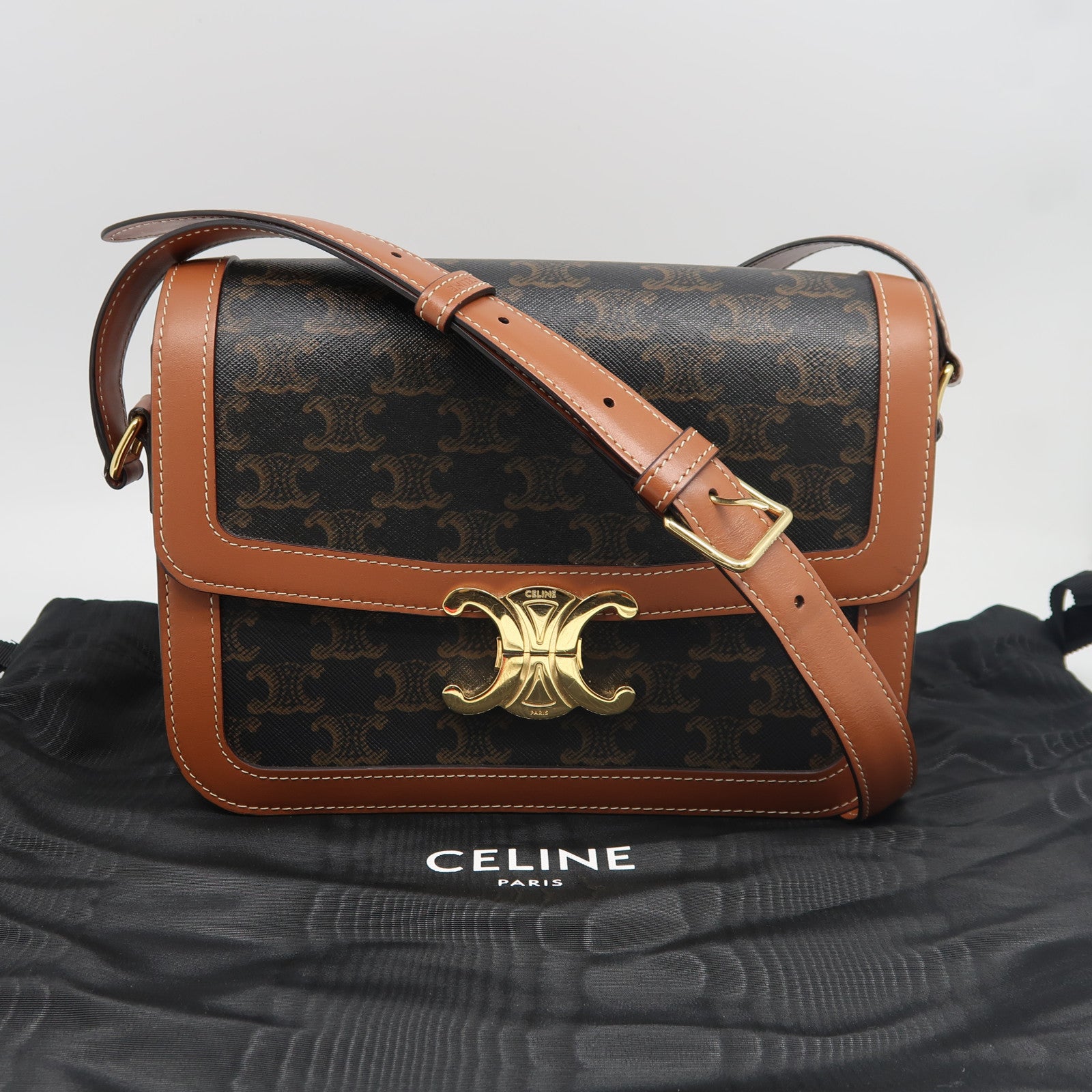 CELINE 塗層帆布Medium Triomphe金扣肩背袋啡色