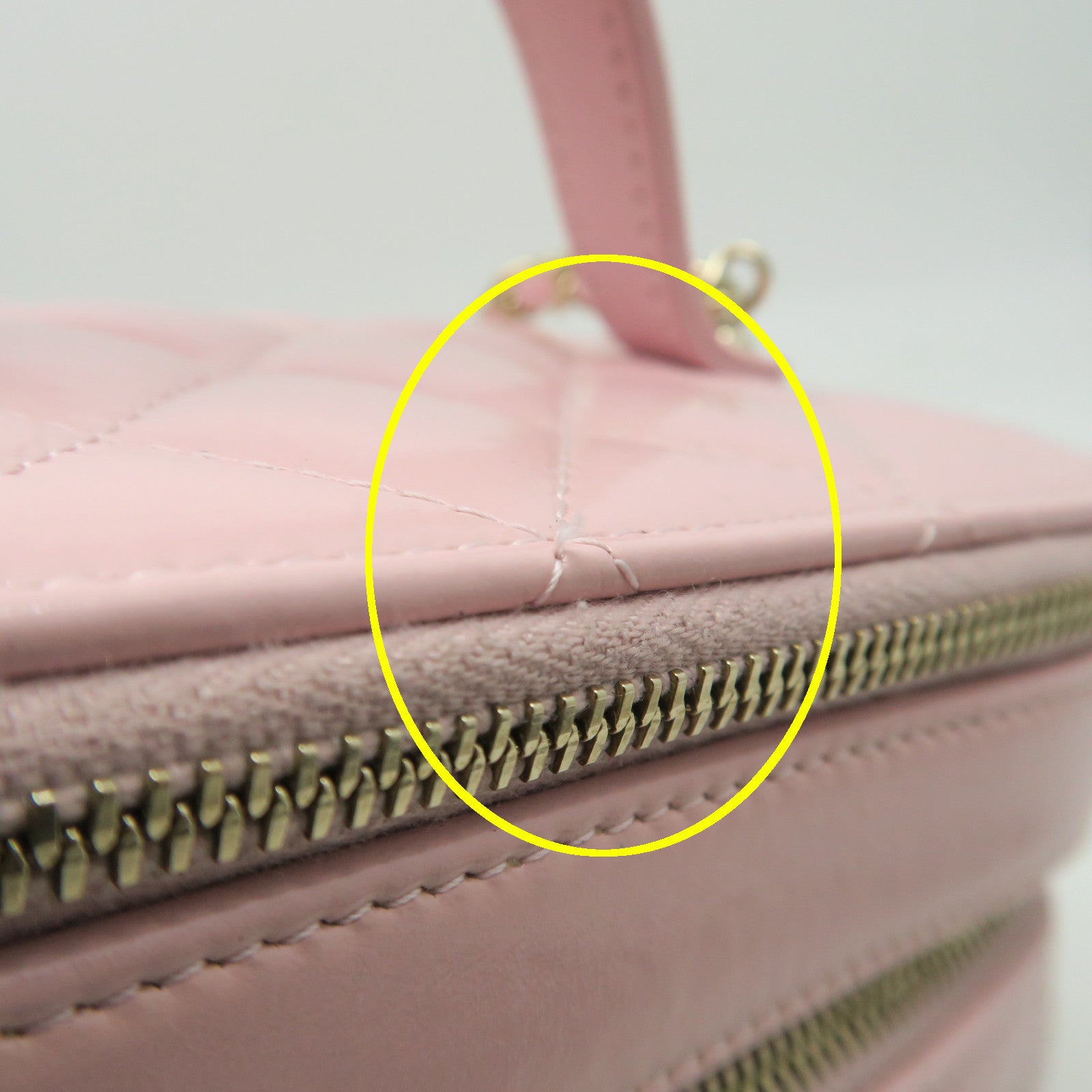 CHANEL 菱格牛皮皮革Vanity Case金扣鏈帶肩背袋粉紅色