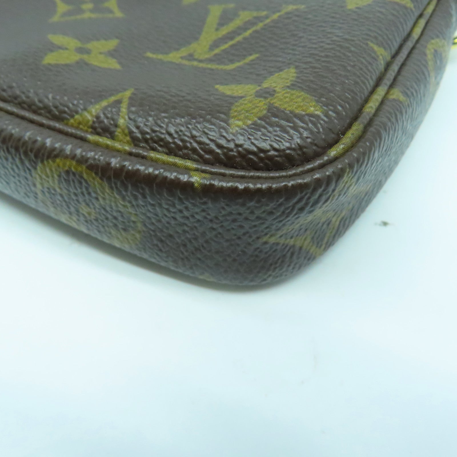 LOUIS VUITTON Monogram Mini Pochette Accessoires金扣手挽袋啡色