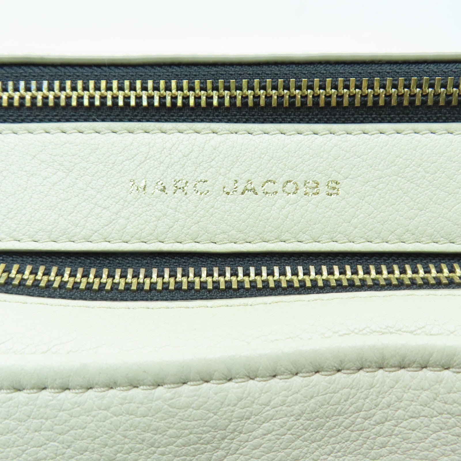 MARC JACOBS 牛皮皮革Shoulder Bag金扣肩背袋白色