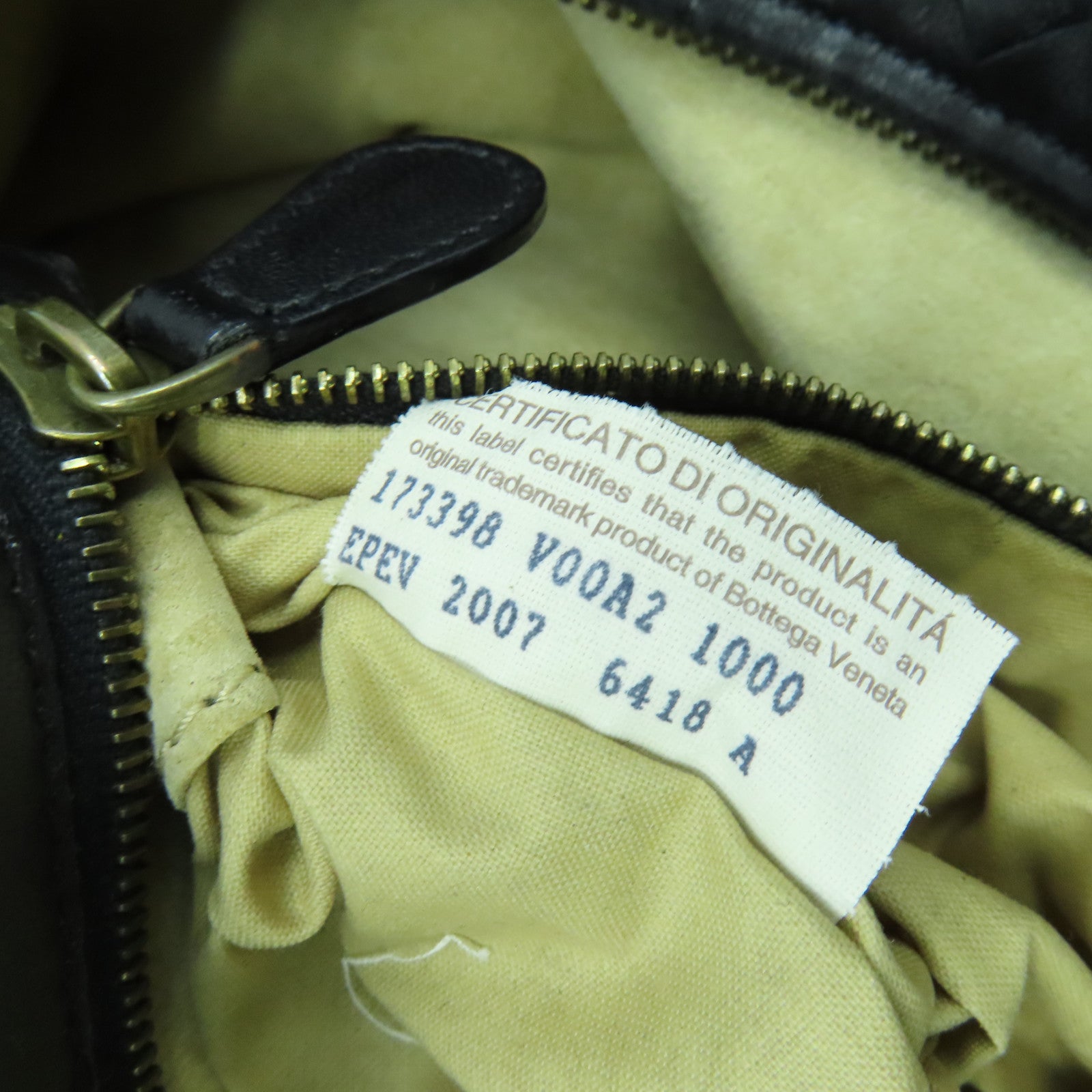 BOTTEGA VENETA 織紋羊皮皮革Shoulder Bag金扣肩背袋黑色