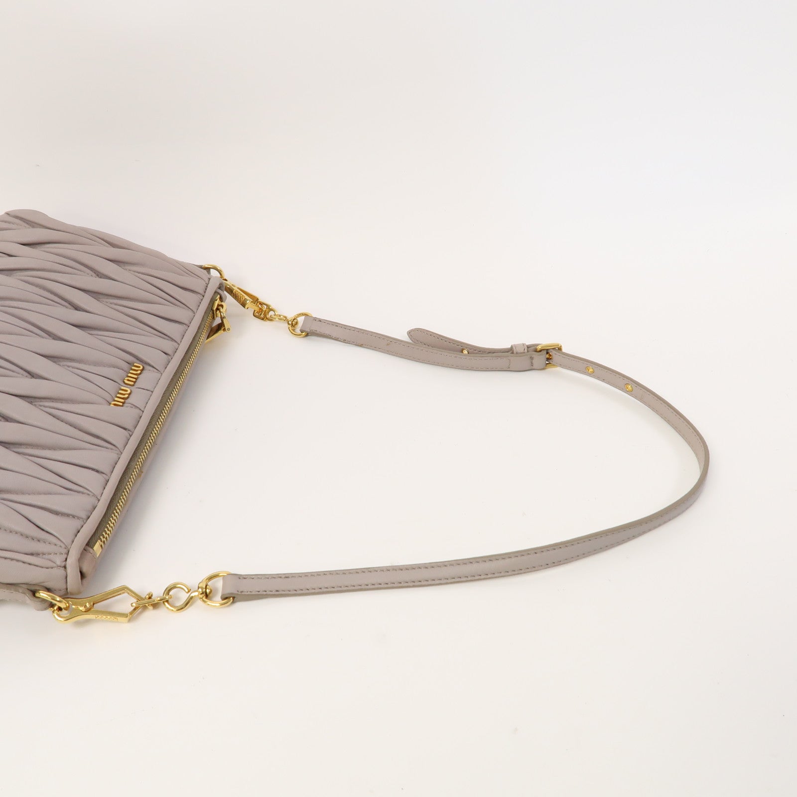 Miu Miu 皮革Shoulder Bag金扣肩背袋灰色