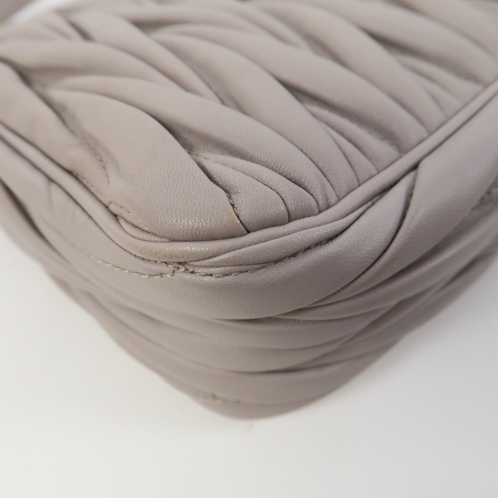Miu Miu 皮革Shoulder Bag金扣肩背袋灰色