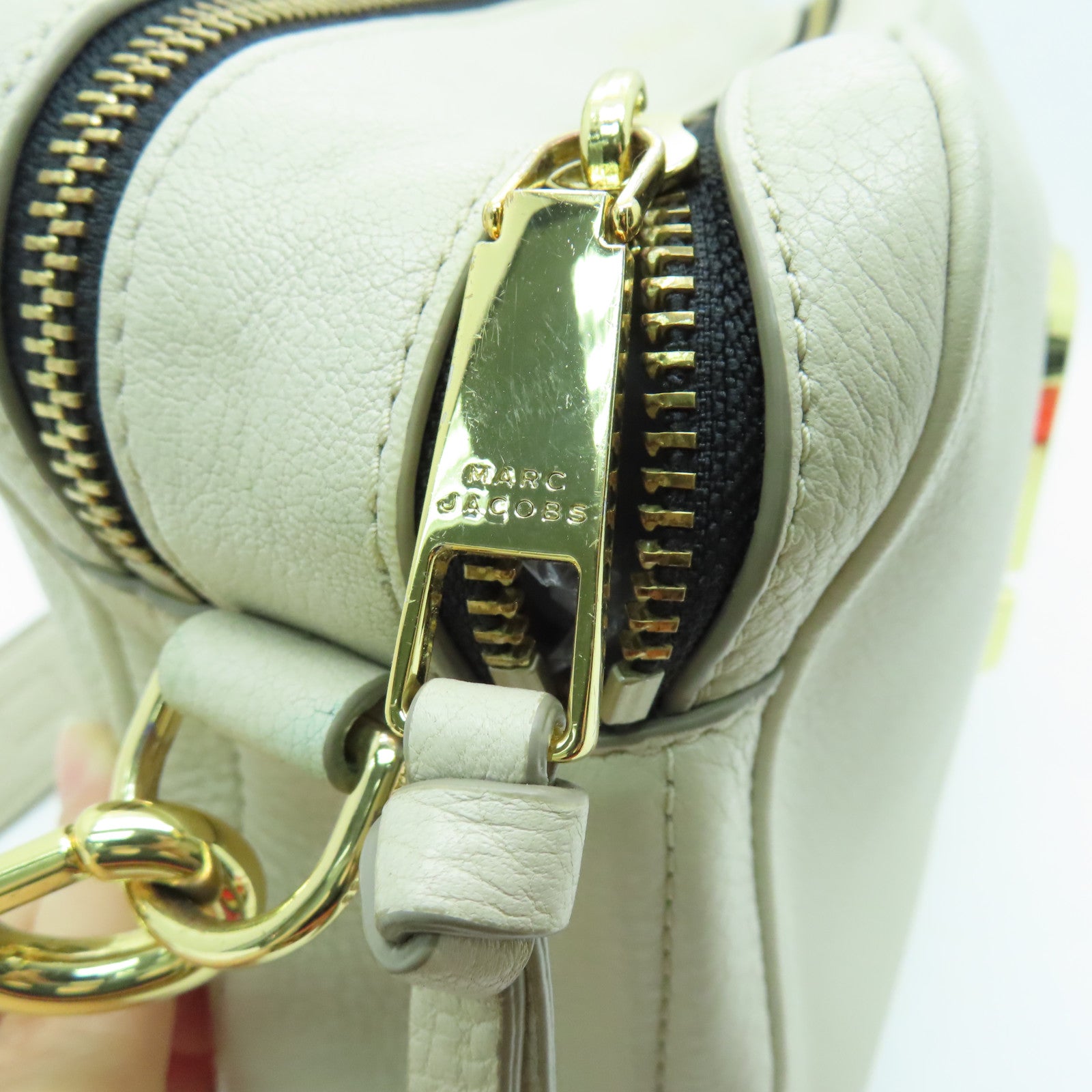 MARC JACOBS 牛皮皮革Shoulder Bag金扣肩背袋白色