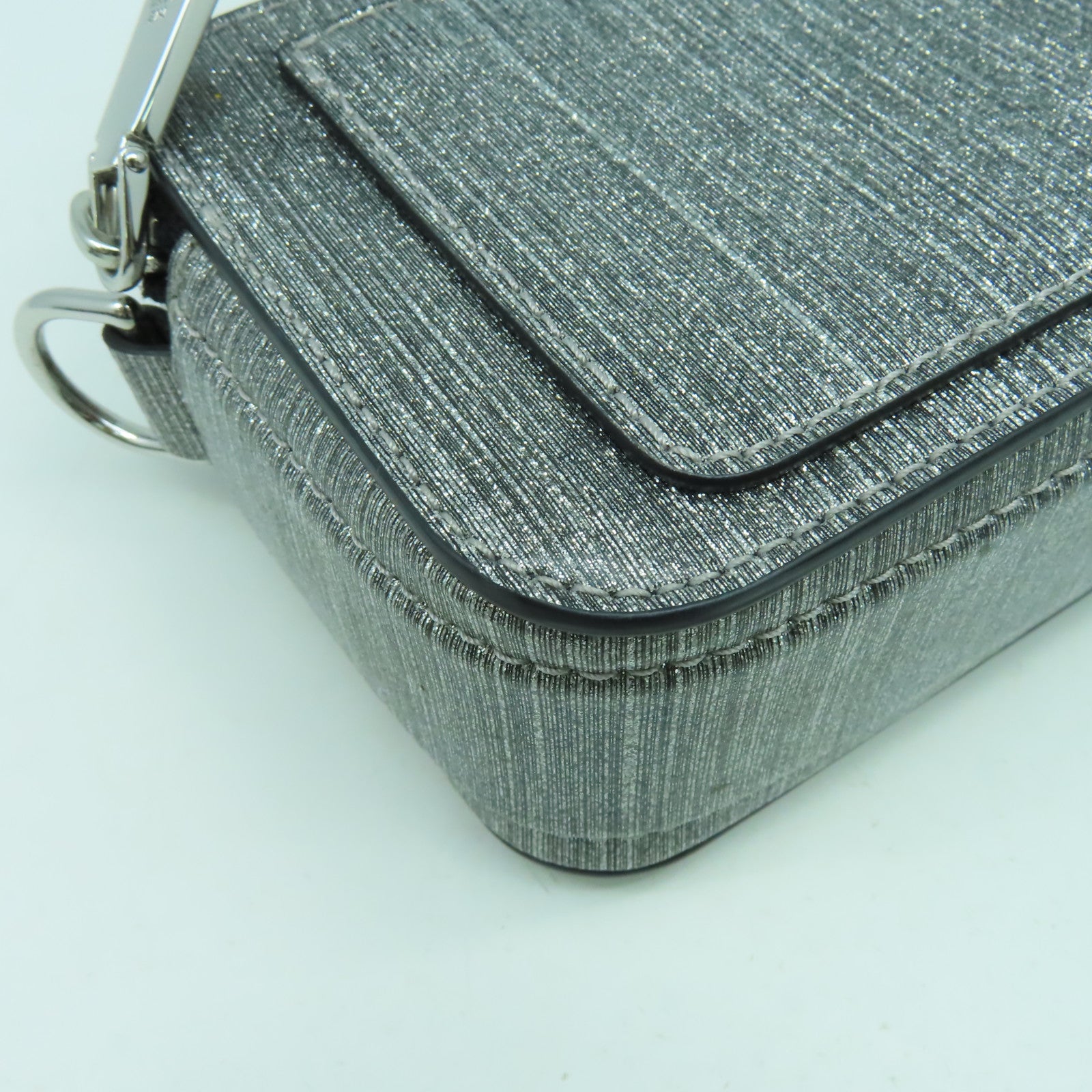 MARC JACOBS 塗層帆布Shoulder Bag銀扣肩背袋銀色