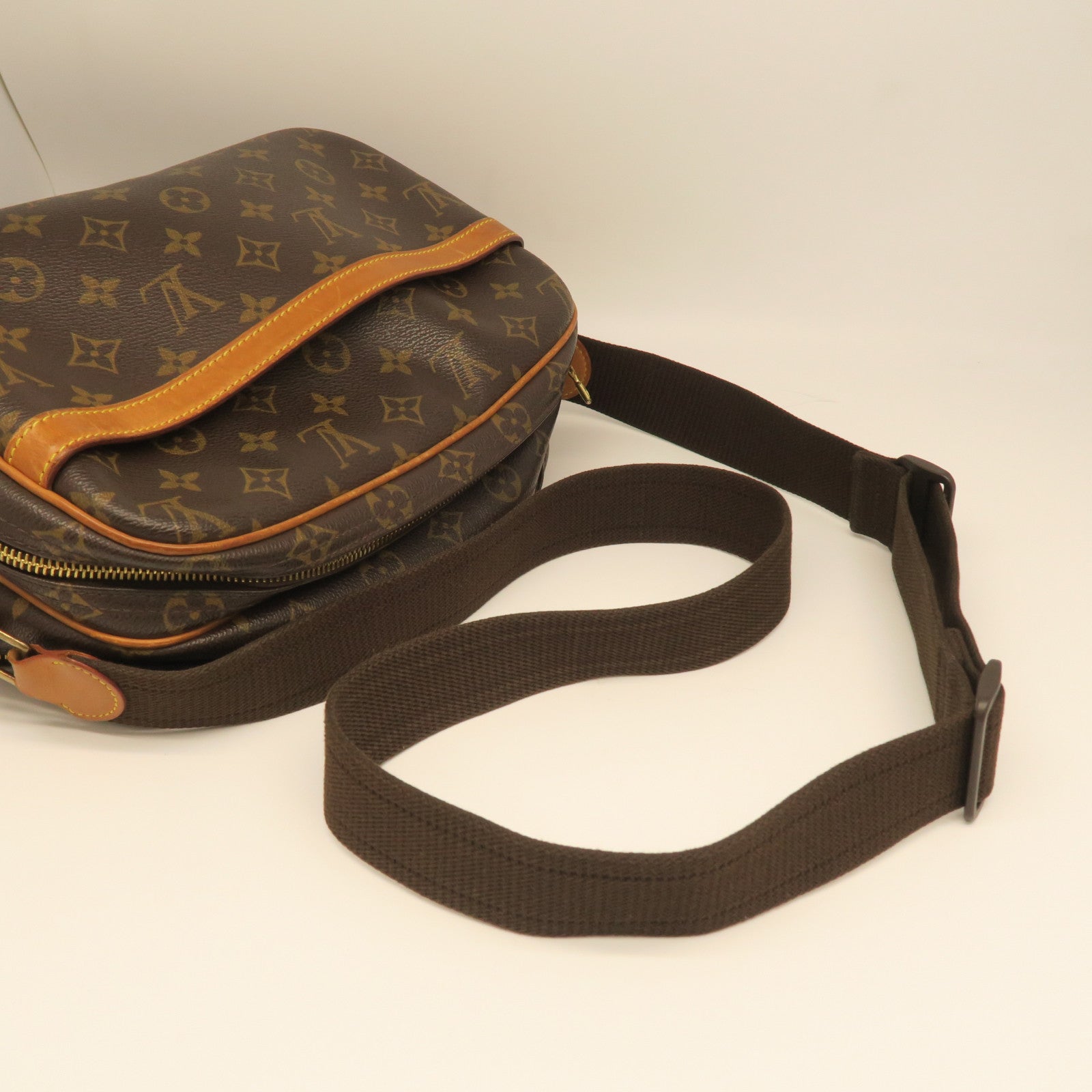 LOUIS VUITTON Monogram Reporter Gold Buckle Shoulder Bag Brown