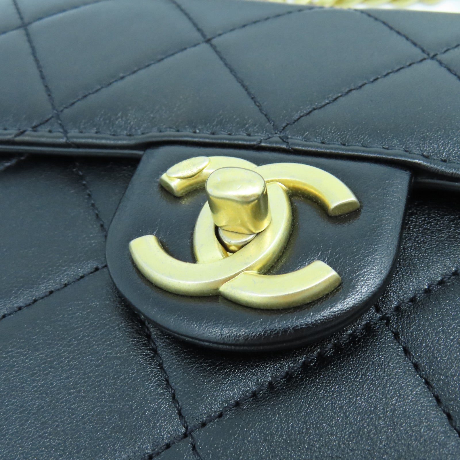 CHANEL 菱格牛皮皮革Chain Shoulder金扣鏈帶肩背袋黑色