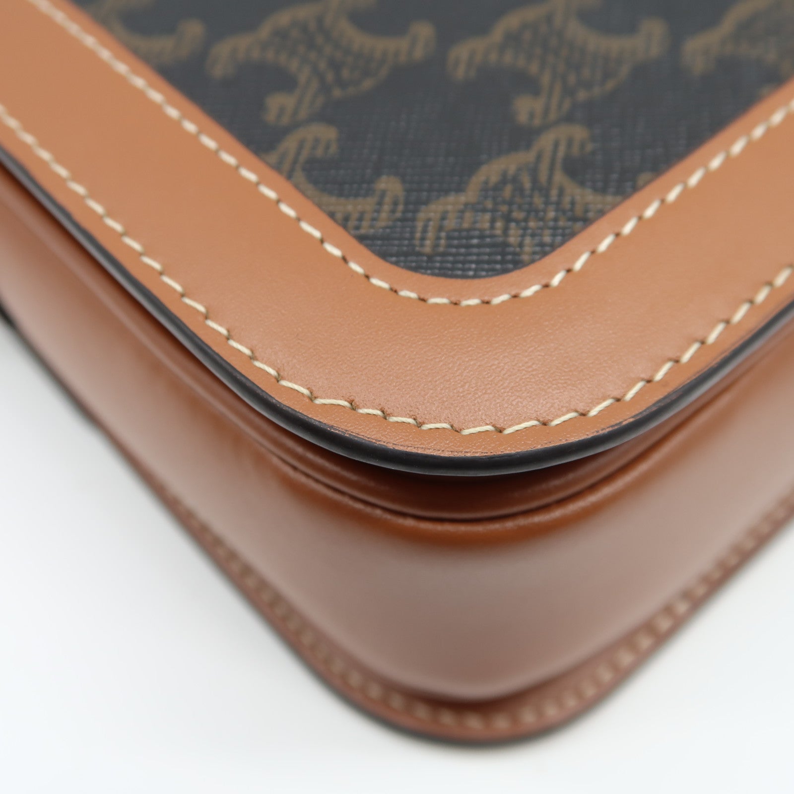 CELINE 塗層帆布Medium Triomphe金扣肩背袋啡色