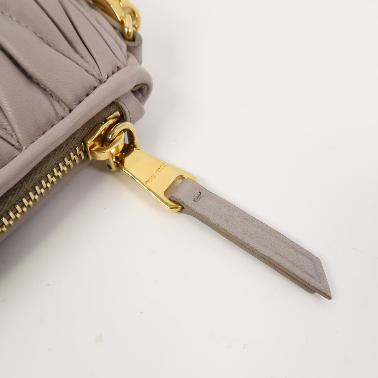 Miu Miu 皮革Shoulder Bag金扣肩背袋灰色