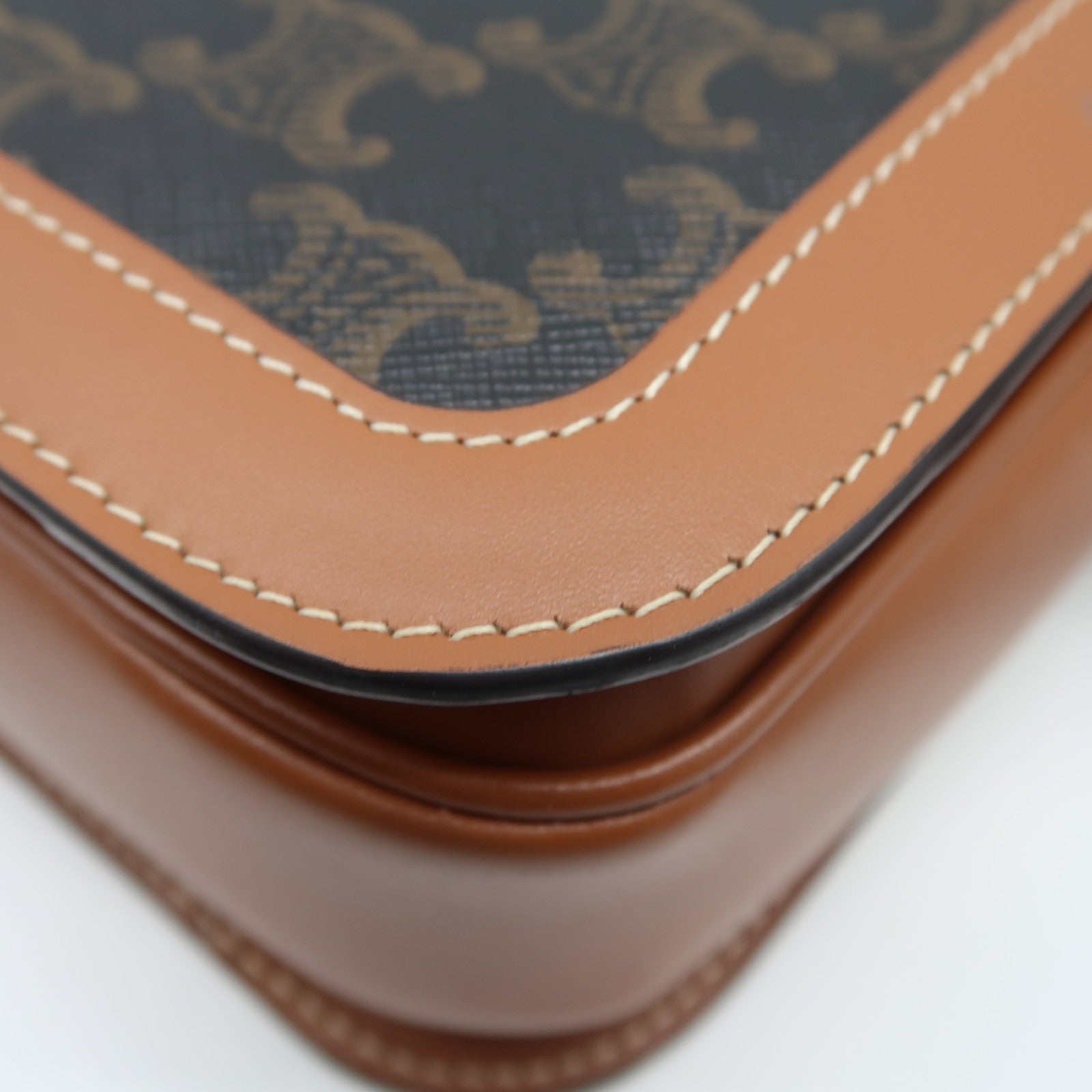 CELINE 塗層帆布Medium Triomphe金扣肩背袋啡色