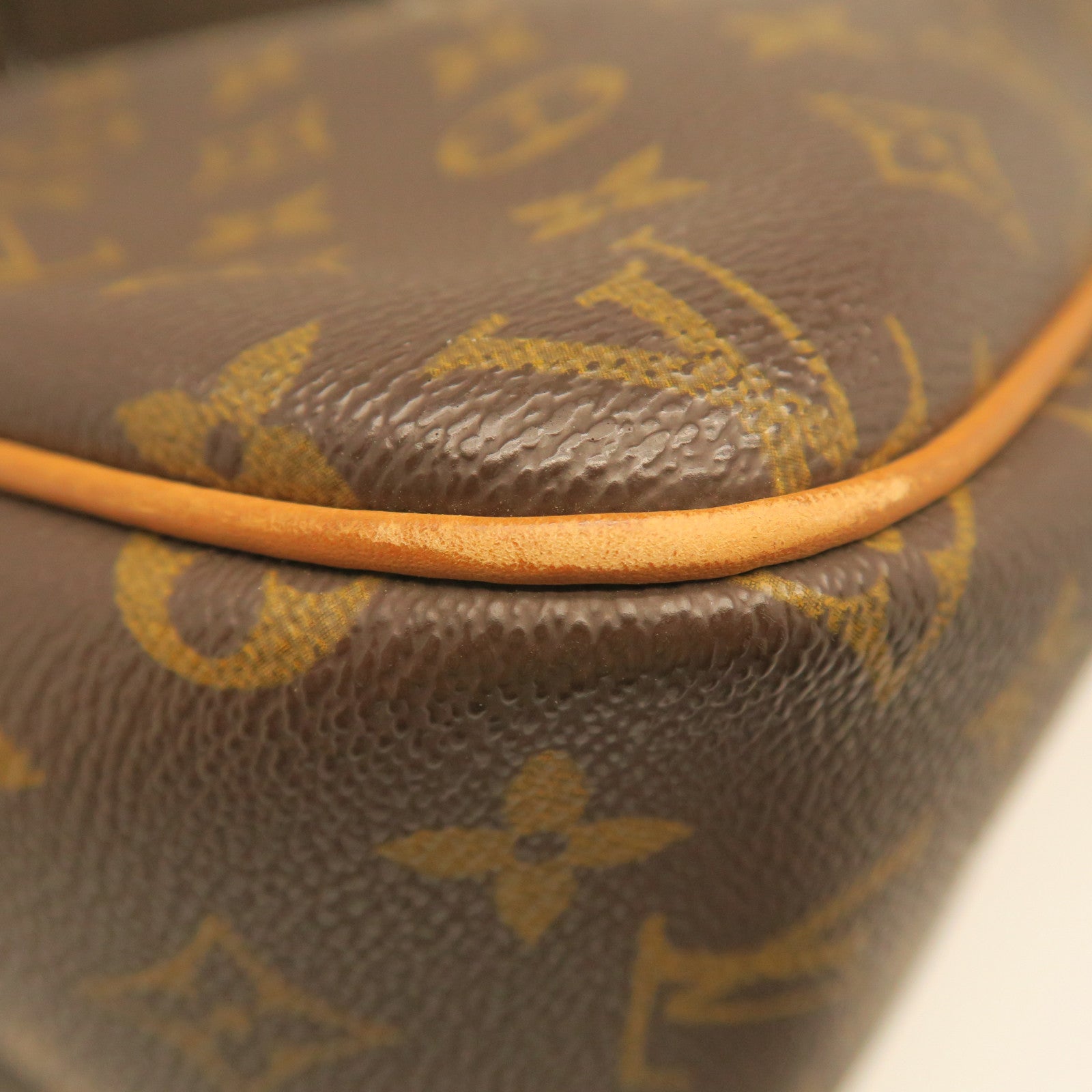 LOUIS VUITTON Monogram Reporter Gold Buckle Shoulder Bag Brown