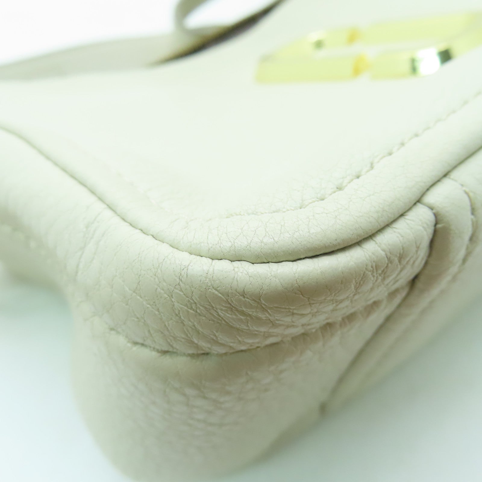 MARC JACOBS 牛皮皮革Shoulder Bag金扣肩背袋白色