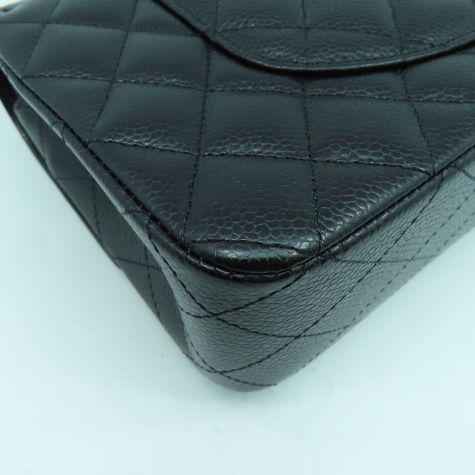 CHANEL 菱格Caviar皮革Classic 25cm銀扣鏈帶肩背袋黑色