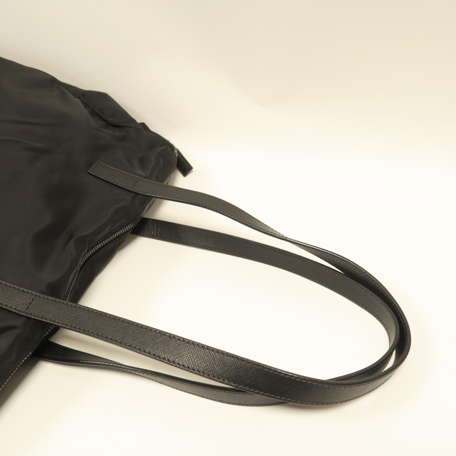 PRADA 尼龍Tote Bag銀扣肩背袋黑色