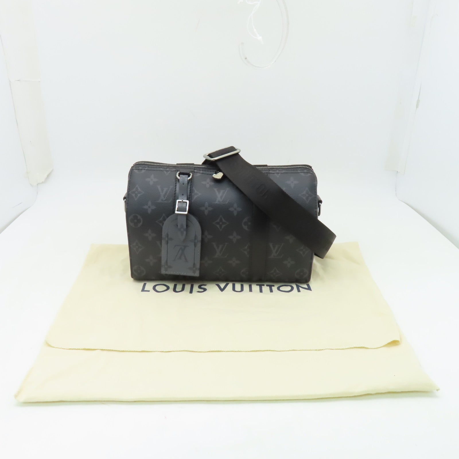 LOUIS VUITTON Monogram Eclipse Keepall Bandouliere 25銀扣肩背袋黒色