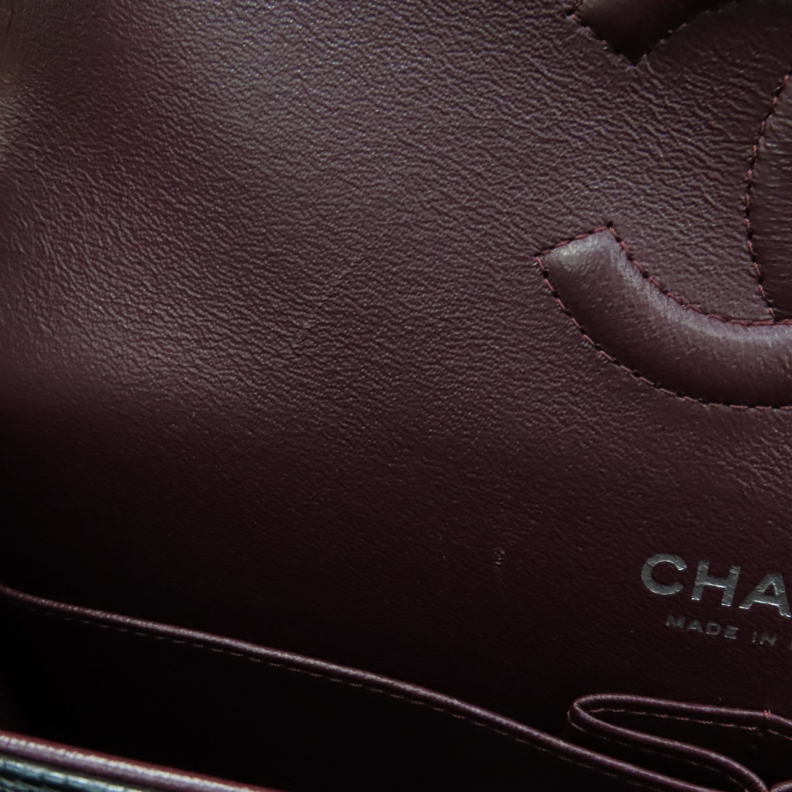CHANEL 菱格Caviar皮革Classic 25cm銀扣鏈帶肩背袋黑色