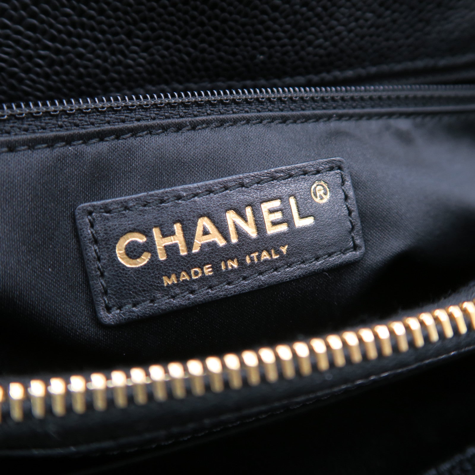CHANEL 菱格Caviar皮革GST Shoulder Bag金扣鏈帶肩背袋黑色