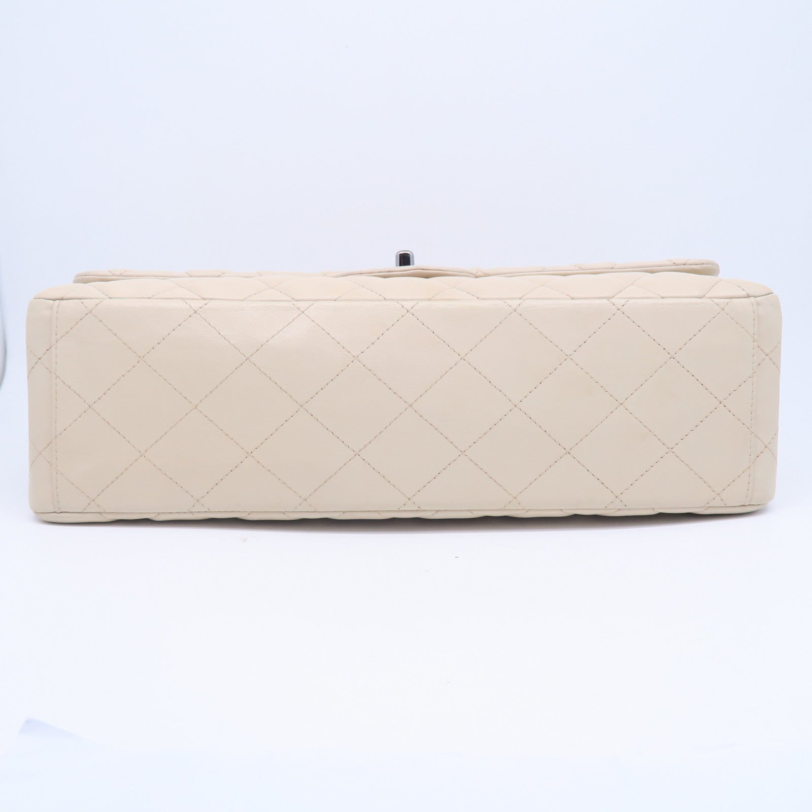 CHANEL 【激減優惠】菱格牛皮皮革Classic銀扣鏈帶肩背袋米色