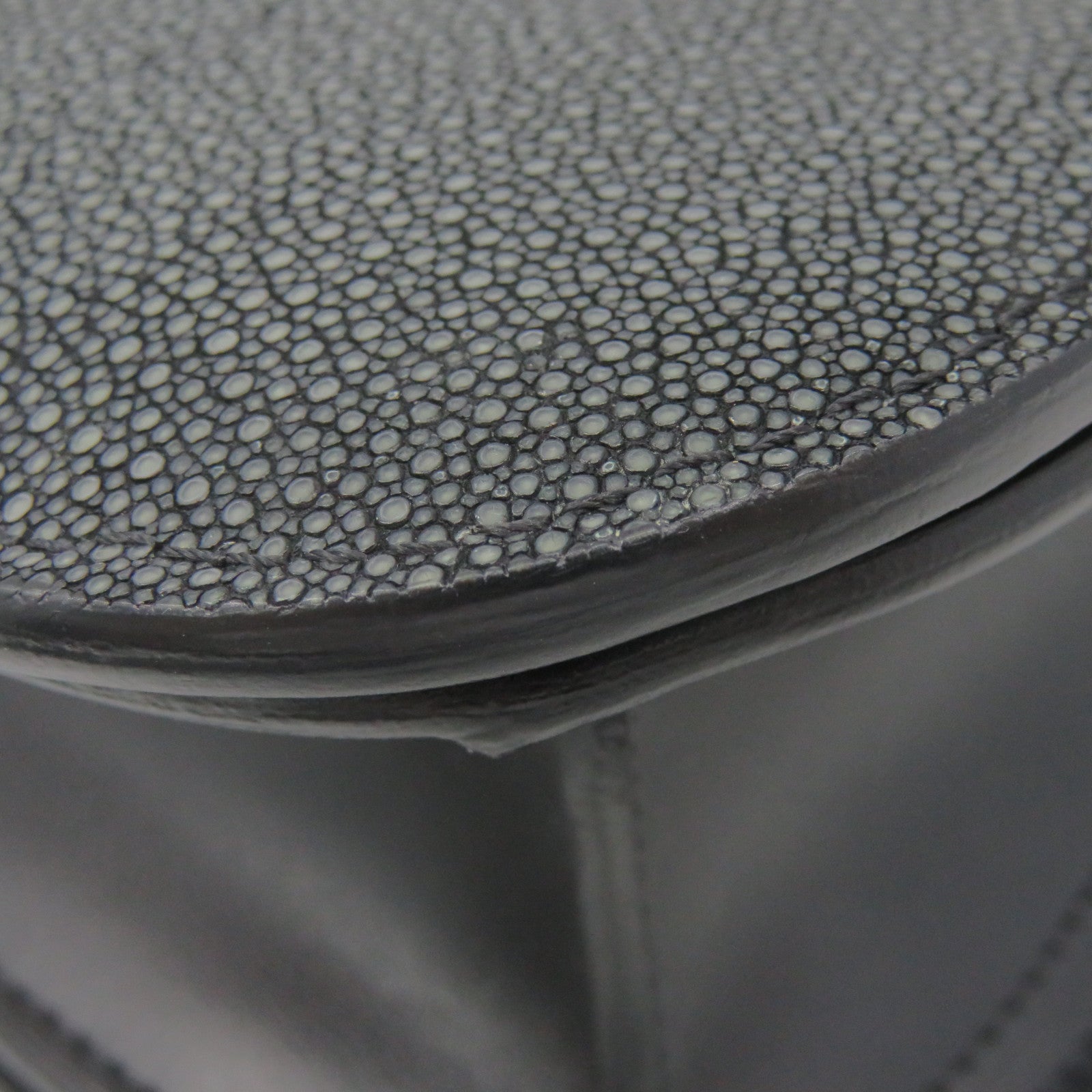 CELINE 【激減優惠】魔鬼魚皮革Box Shoulder Bag金扣肩背袋碳灰色