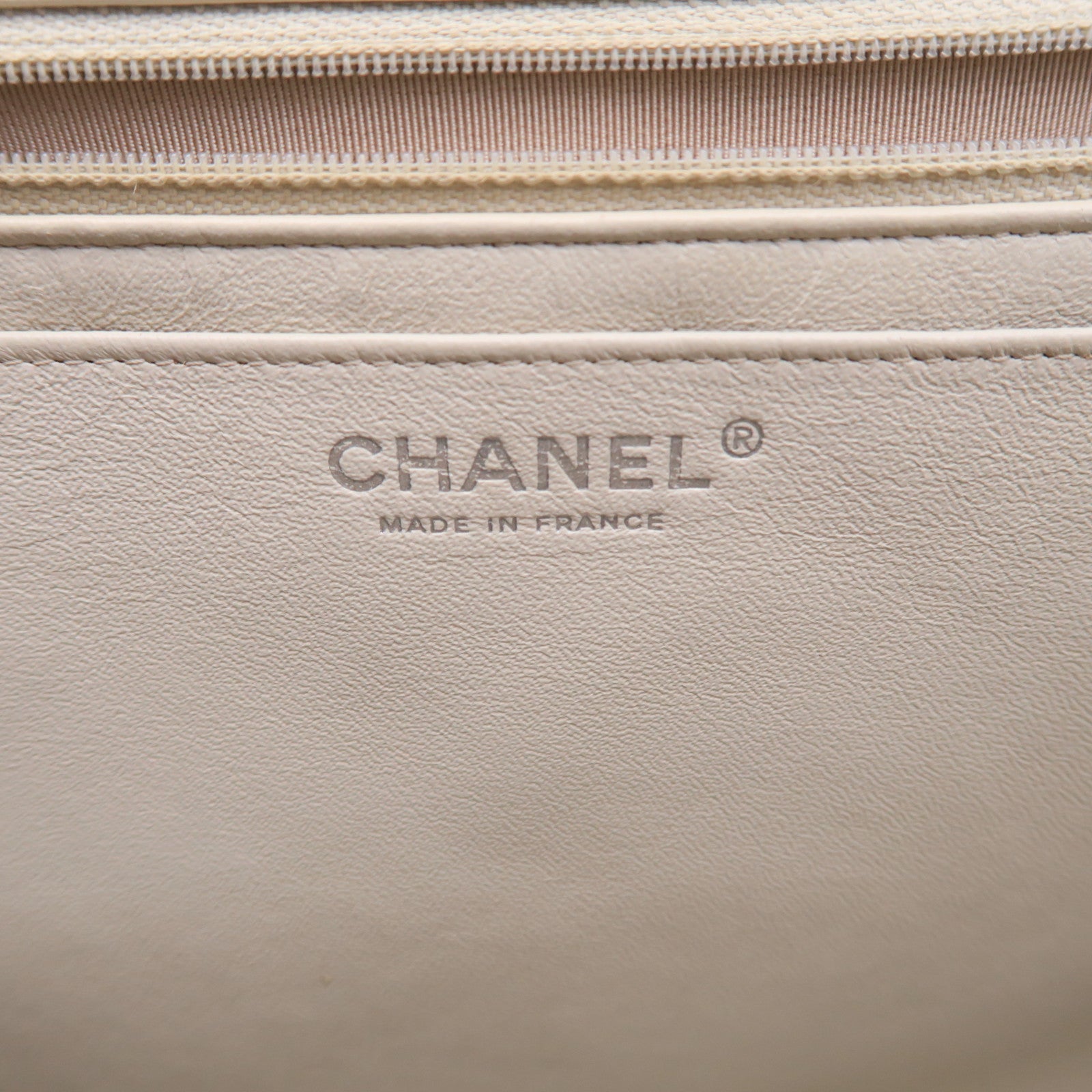 CHANEL 【激減優惠】菱格牛皮皮革Classic銀扣鏈帶肩背袋米色