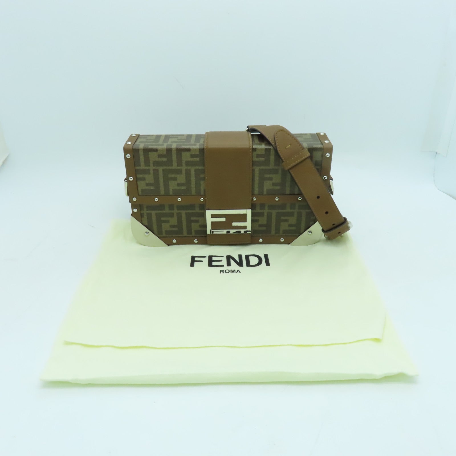 FENDI 【激減優惠】塗層帆布Baguette Trunk銀扣肩背袋棕色
