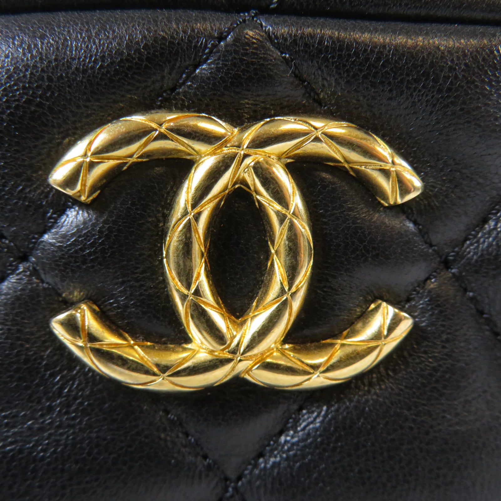 CHANEL 菱格牛皮皮革Chain Shoulder金扣鏈帶肩背袋黑色