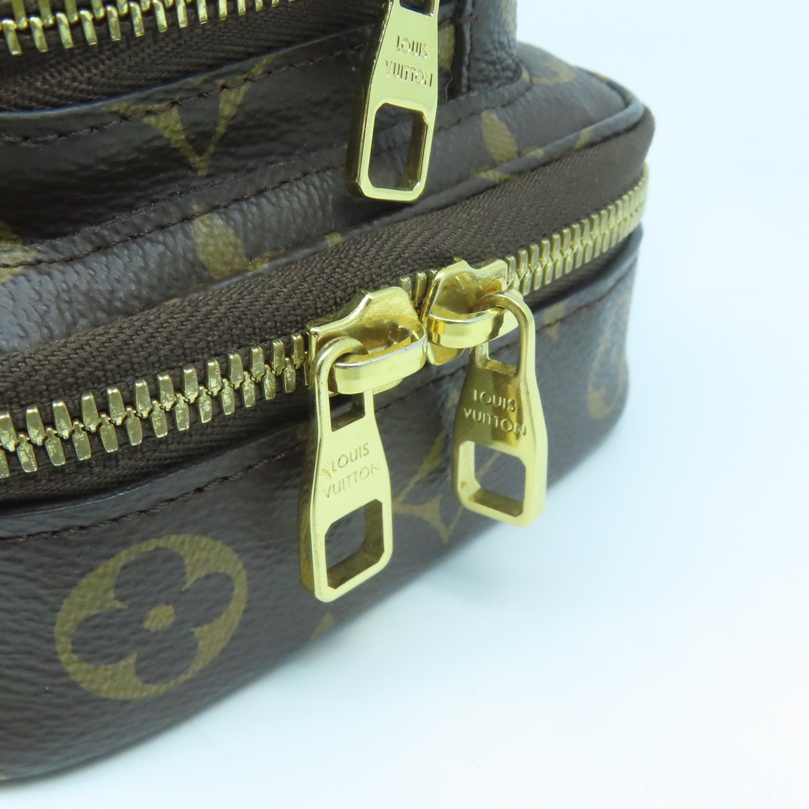 LOUIS VUITTON Monogram Utility Crossbody金扣肩背袋啡色