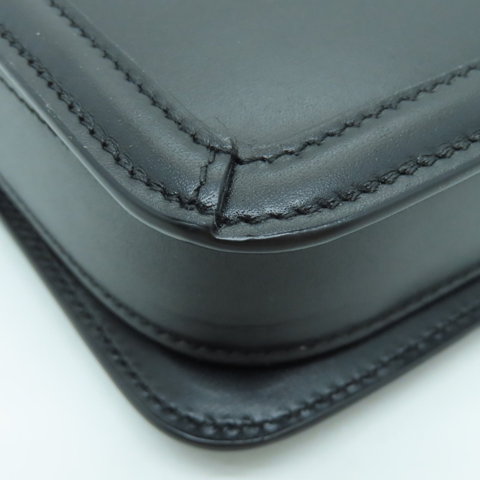 YVES SAINT LAURENT 牛皮皮革Samll Satchel In Box金扣肩背袋黑色