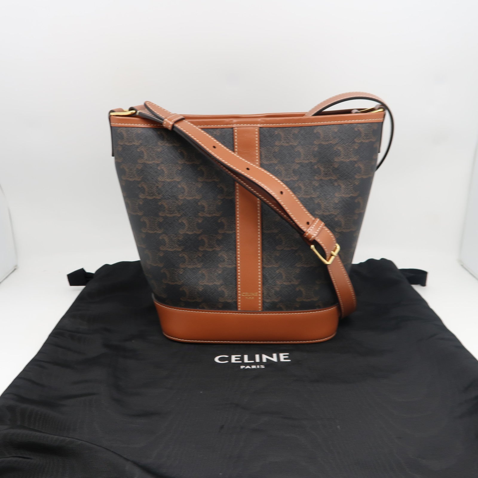CELINE 塗層帆布Small Triomphe Bucket金扣肩背袋啡色