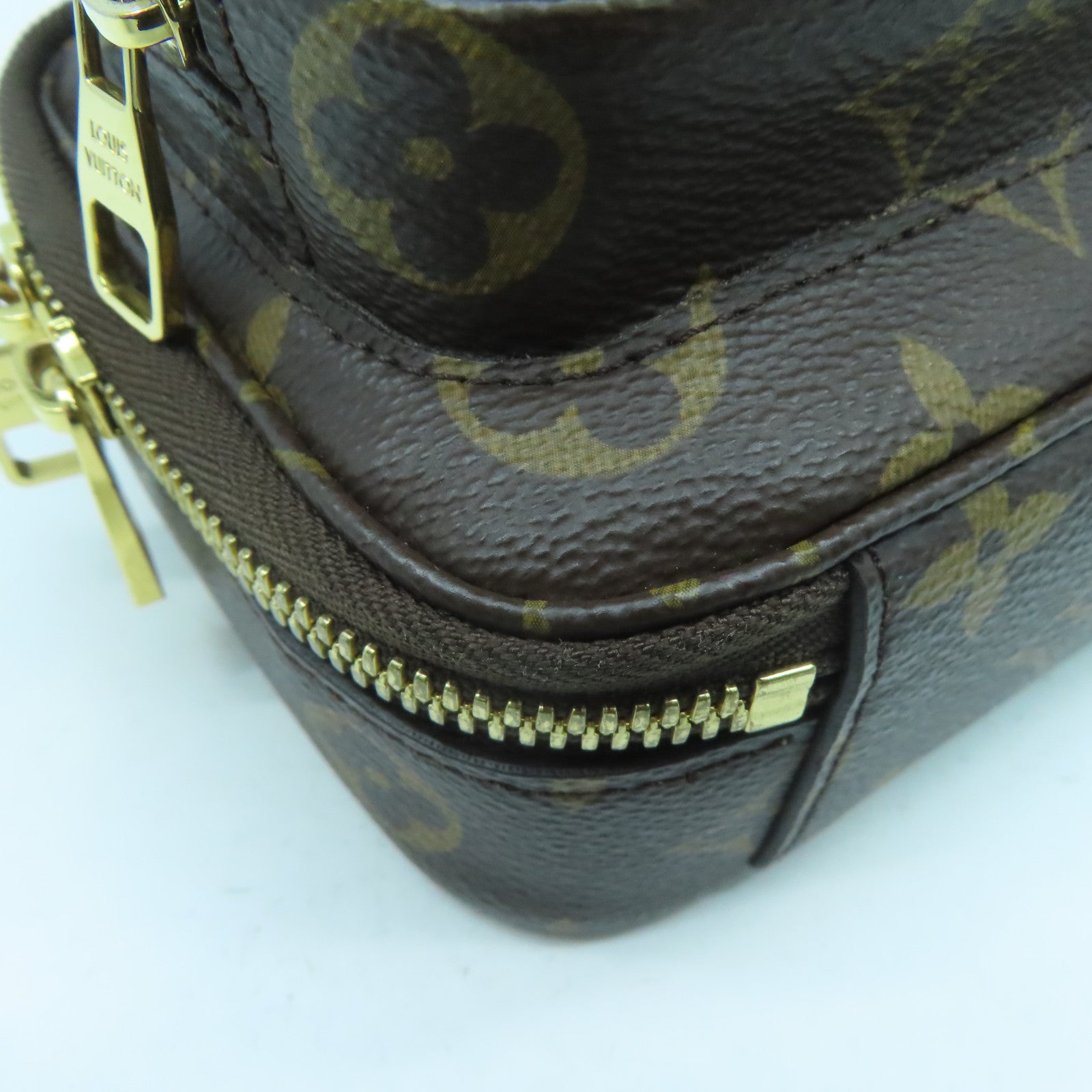 LOUIS VUITTON Monogram Utility Crossbody金扣肩背袋啡色