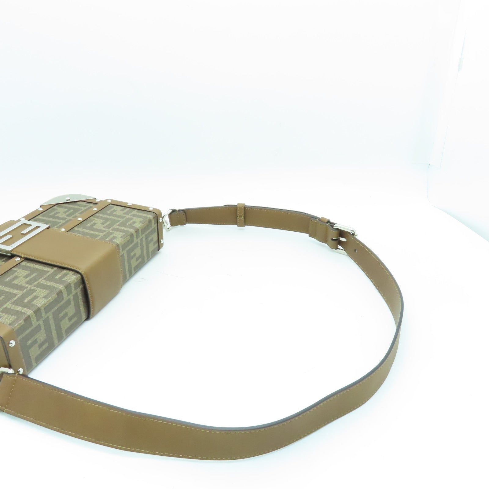 FENDI 【激減優惠】塗層帆布Baguette Trunk銀扣肩背袋棕色